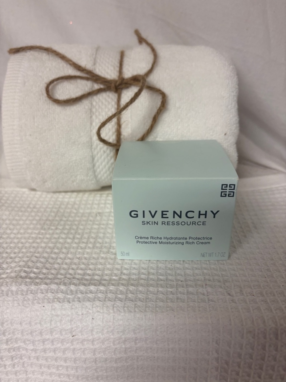 Givenchy Skin Resource Moisturizing Rich Cream